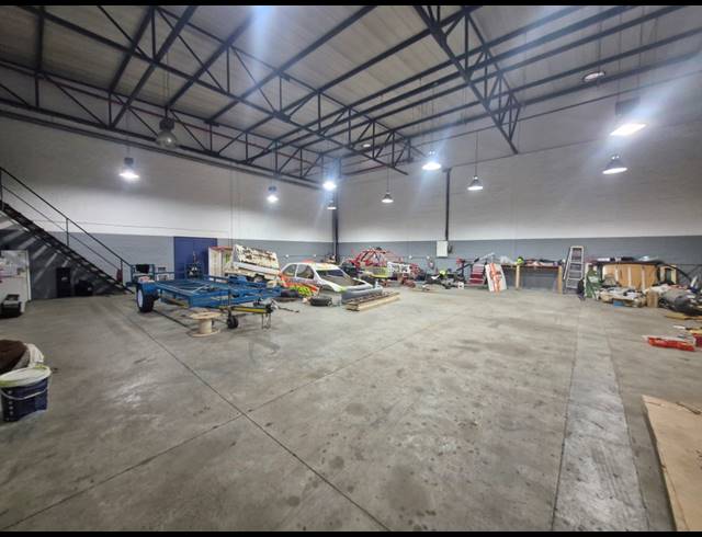 310M² WAREHOUSE TO LET IN OKAVANGO PARK